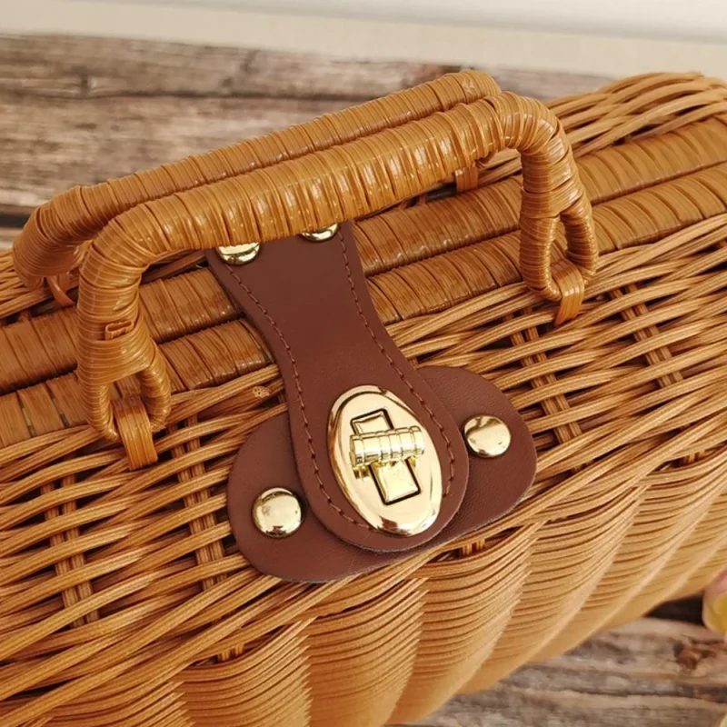 Vintage Wicker Picnic Basket with Secure Latch for Outdoor Dining and Storage - Image 5
